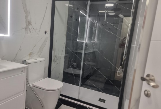 Resale - Apartment / flat - Torrevieja - Playa de los Locos