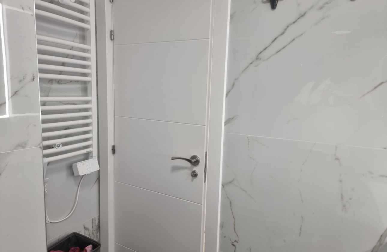 Resale - Apartment / flat - Torrevieja - Playa de los Locos