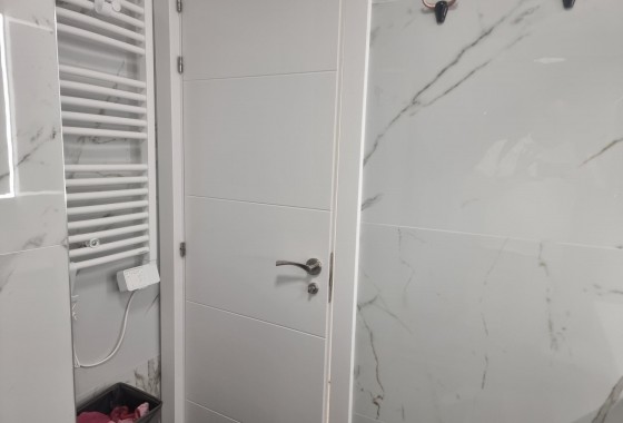 Resale - Apartment / flat - Torrevieja - Playa de los Locos