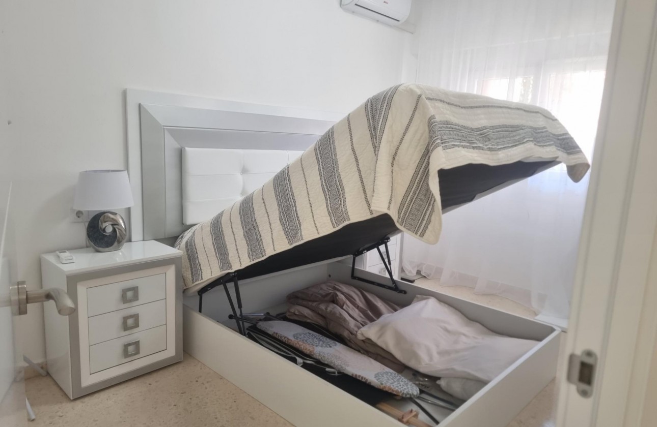 Resale - Apartment / flat - Torrevieja - Playa de los Locos