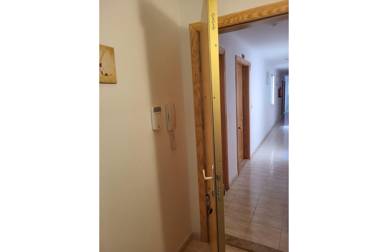 Resale - Apartment / flat - Torrevieja - Estacion de autobuses