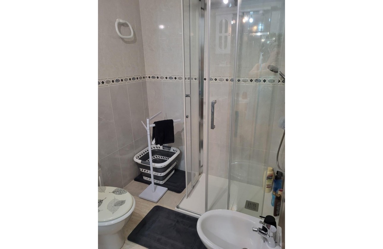Resale - Apartment / flat - Torrevieja - Estacion de autobuses
