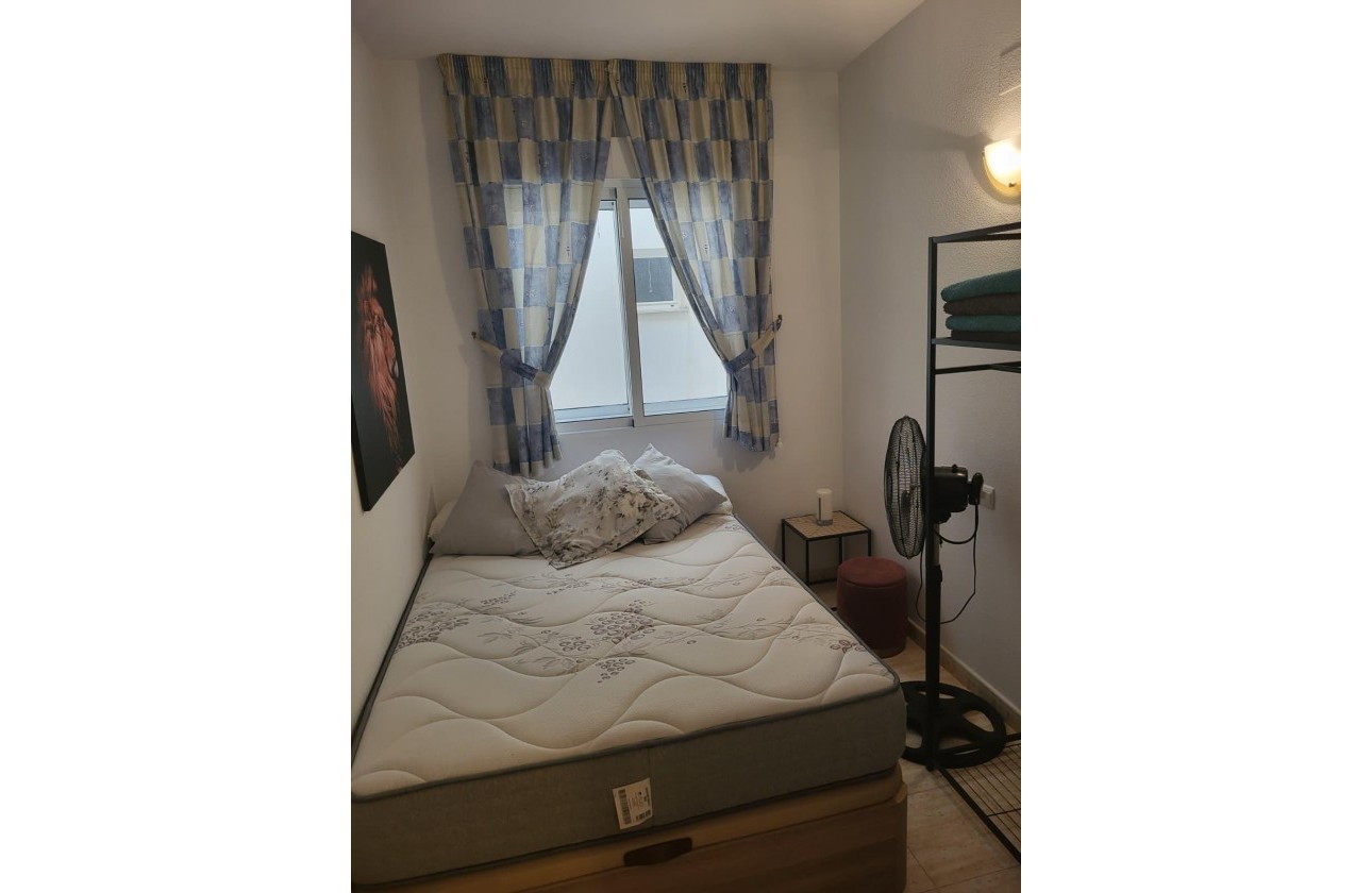 Resale - Apartment / flat - Torrevieja - Estacion de autobuses