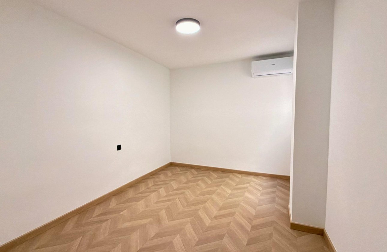 Resale - Apartment / flat - Torrevieja - Playa del Cura