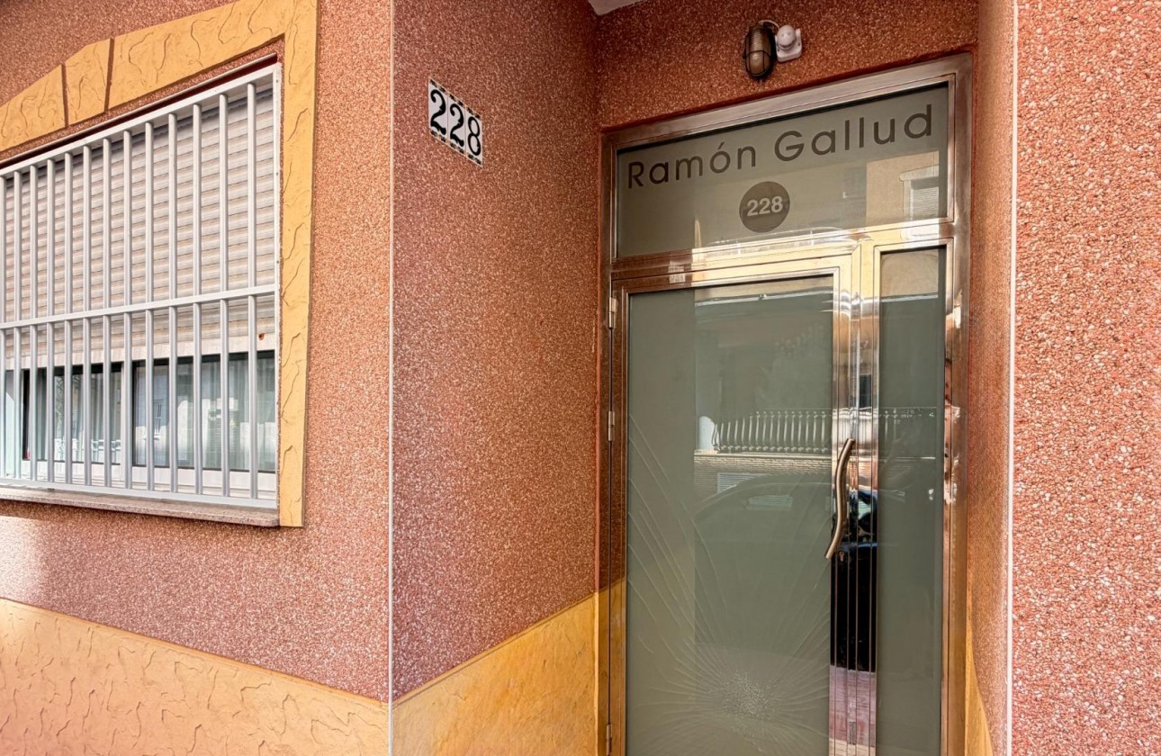 Resale - Apartment / flat - Torrevieja - Playa del Cura