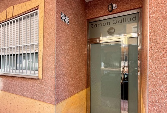 Resale - Apartment / flat - Torrevieja - Playa del Cura