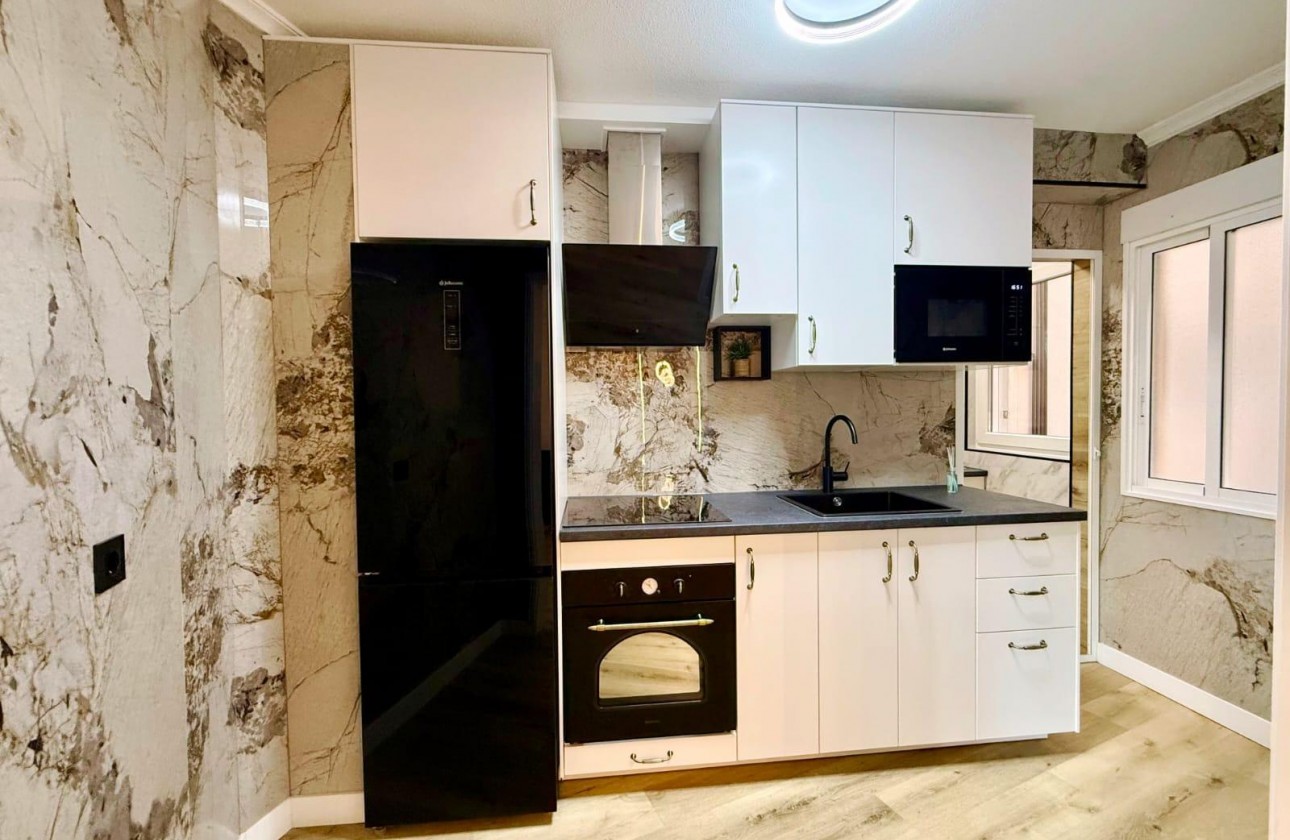 Resale - Apartment / flat - Torrevieja - Playa del Cura