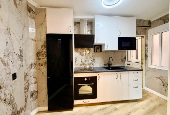 Resale - Apartment / flat - Torrevieja - Playa del Cura