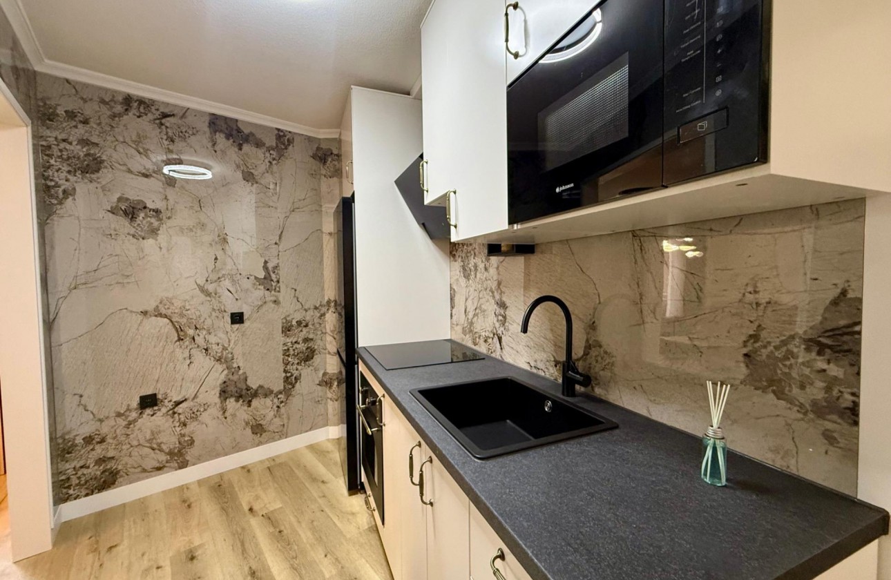 Resale - Apartment / flat - Torrevieja - Playa del Cura