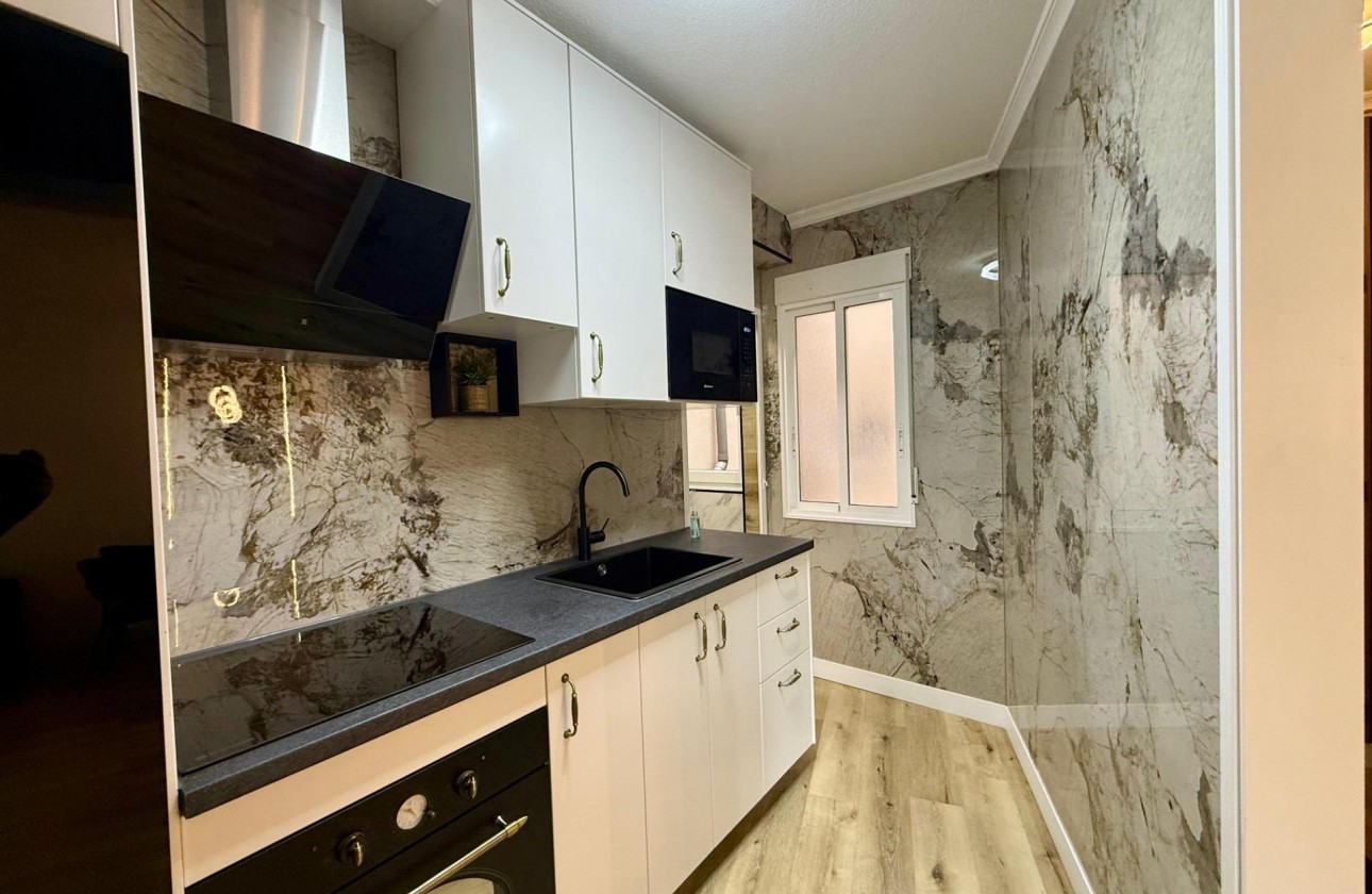Resale - Apartment / flat - Torrevieja - Playa del Cura