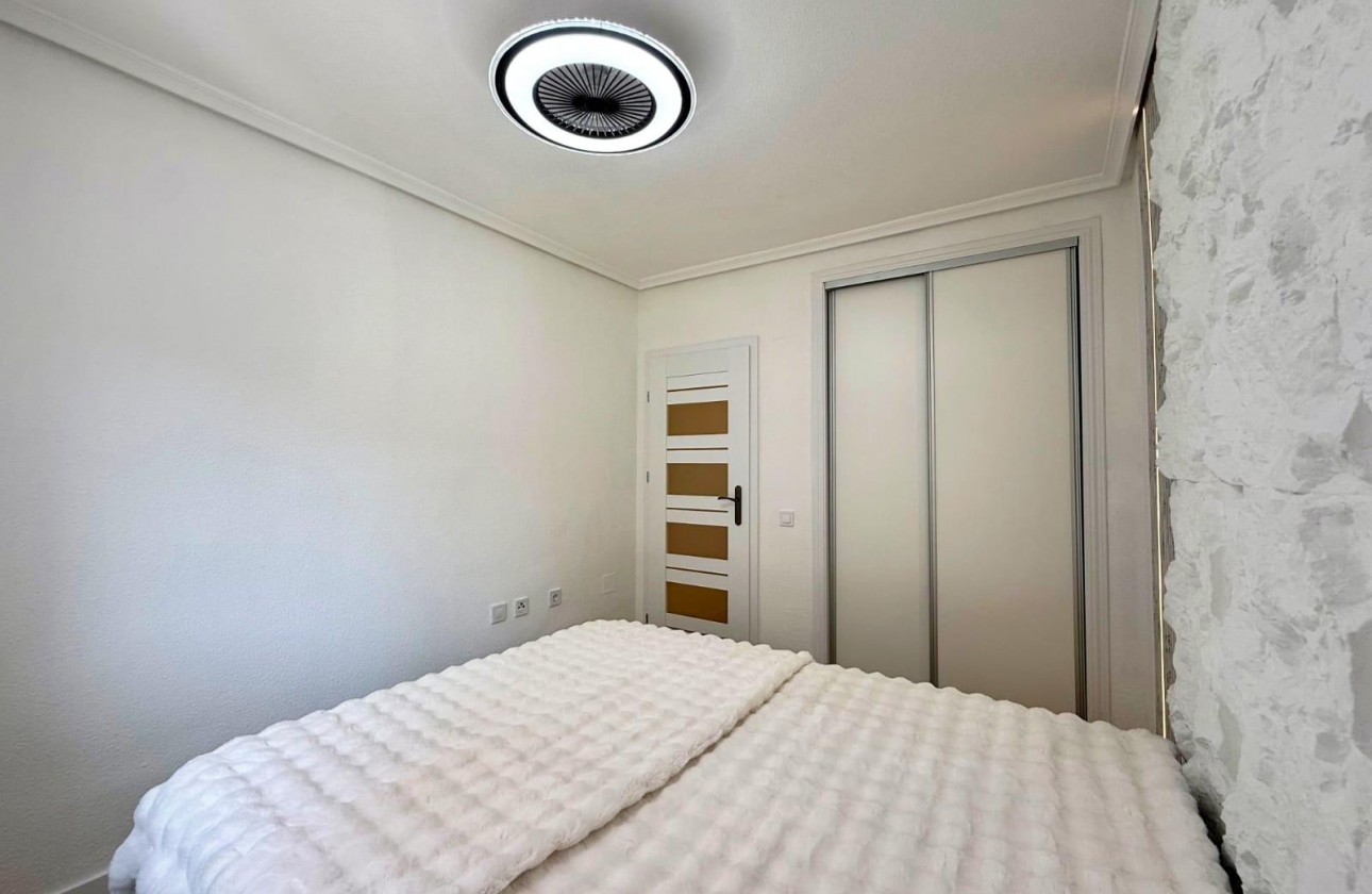 Resale - Apartment / flat - Torrevieja - Playa del Cura