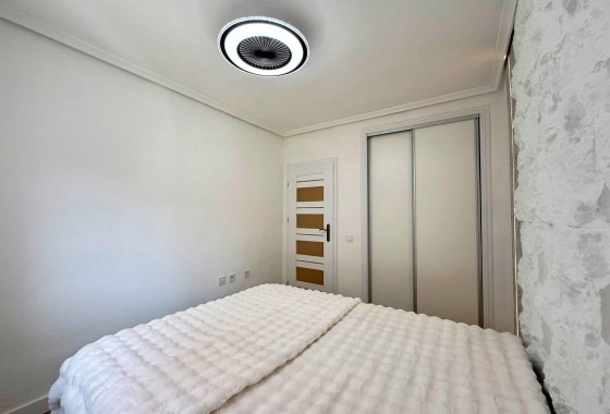 Resale - Apartment / flat - Torrevieja - Playa del Cura