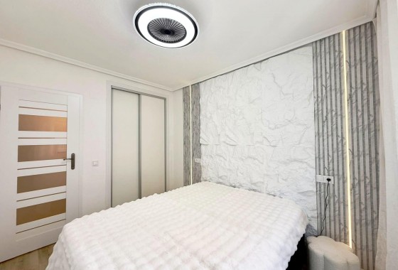 Resale - Apartment / flat - Torrevieja - Playa del Cura