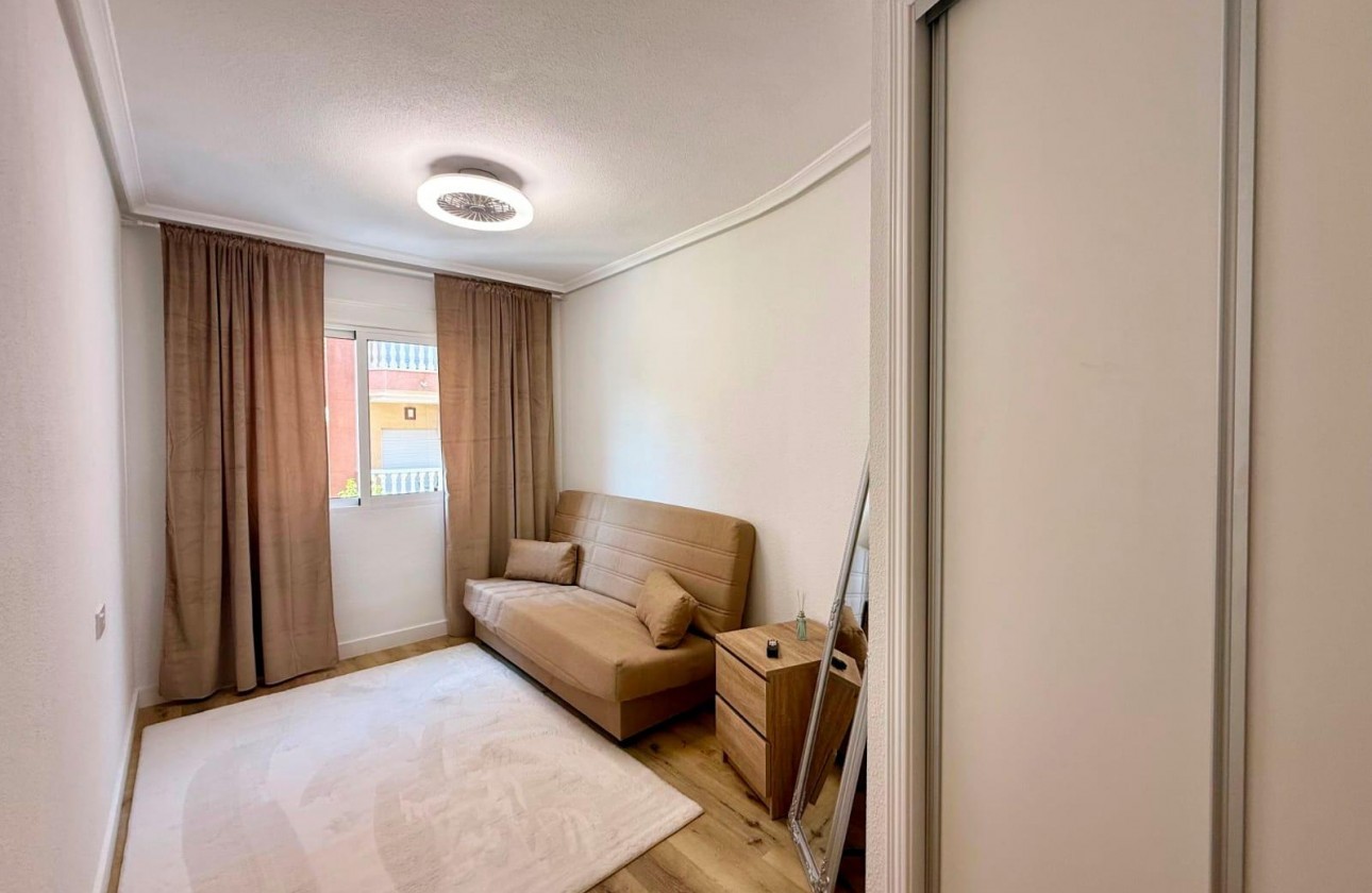 Resale - Apartment / flat - Torrevieja - Playa del Cura