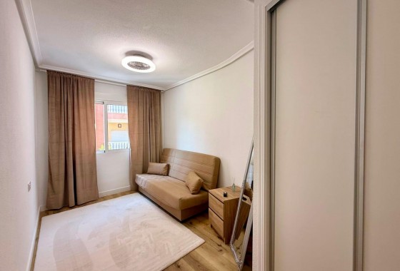 Resale - Apartment / flat - Torrevieja - Playa del Cura