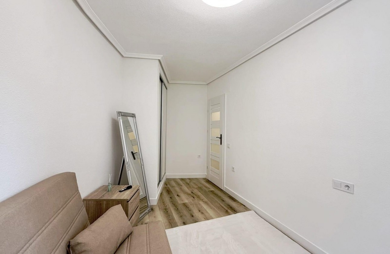 Resale - Apartment / flat - Torrevieja - Playa del Cura