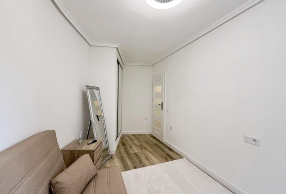 Resale - Apartment / flat - Torrevieja - Playa del Cura