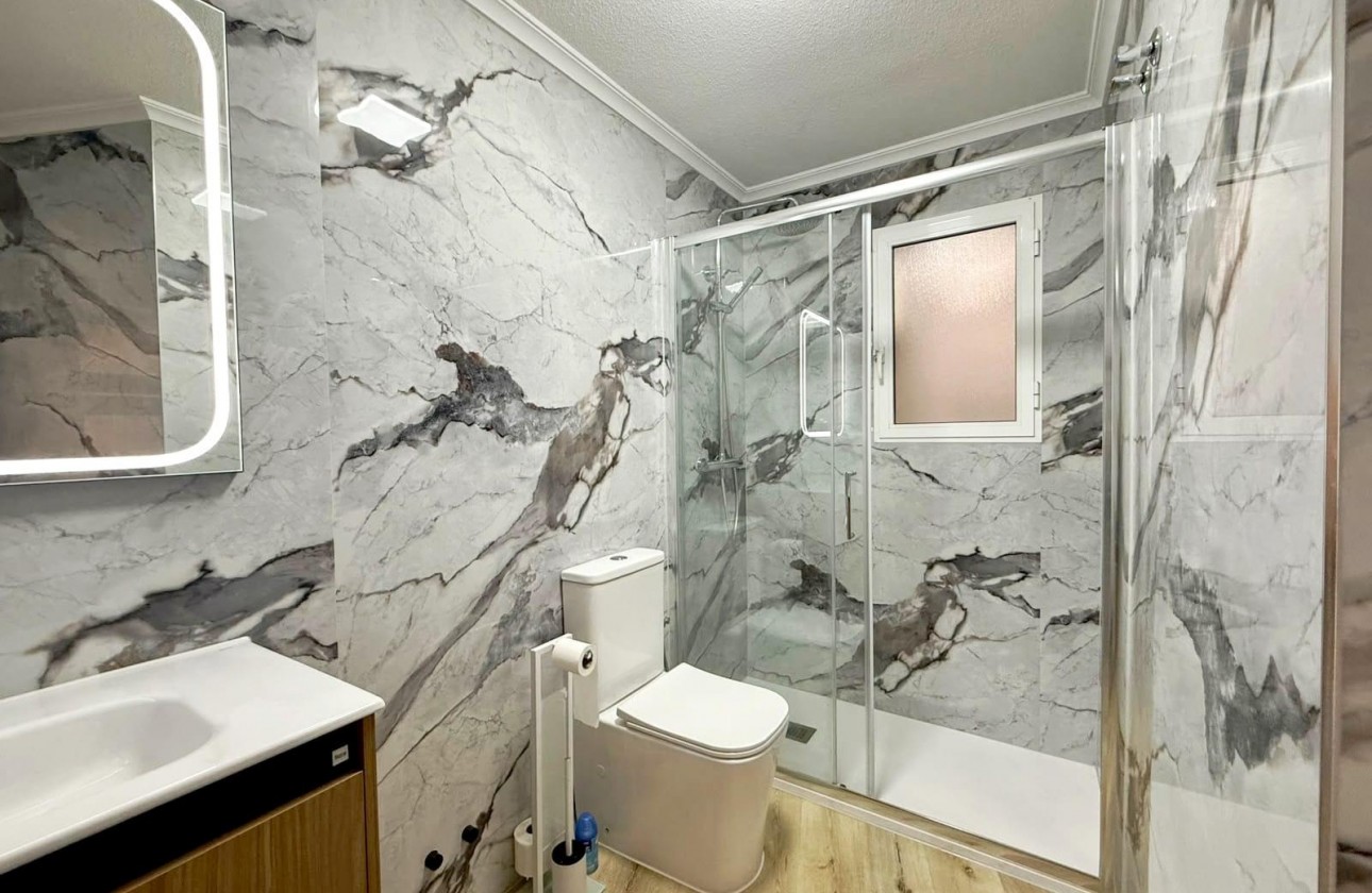Resale - Apartment / flat - Torrevieja - Playa del Cura