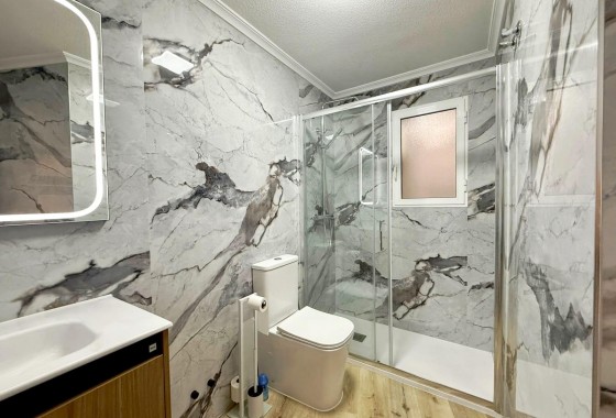 Resale - Apartment / flat - Torrevieja - Playa del Cura