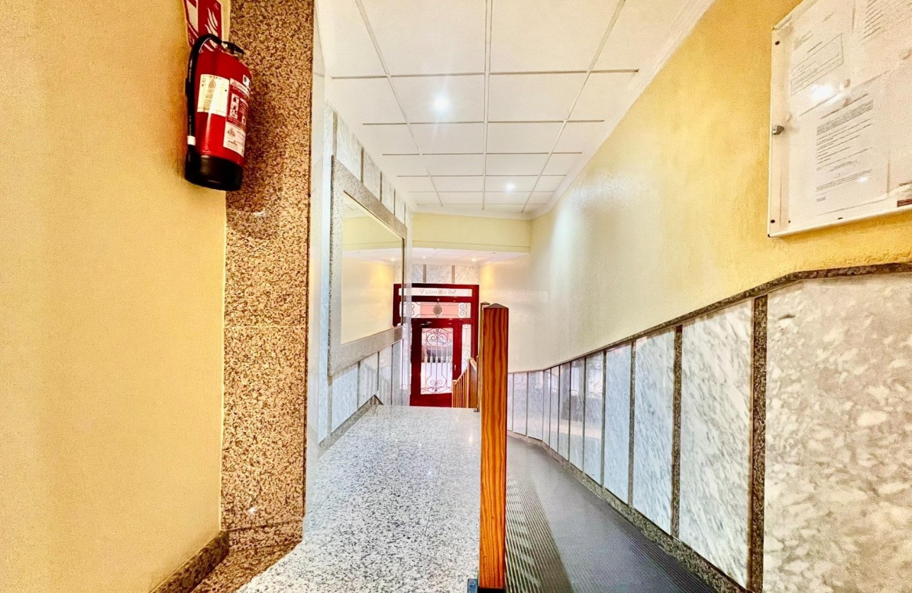 Resale - Apartment / flat - Torrevieja - Playa del Cura