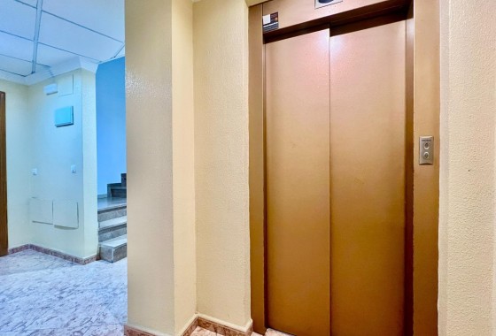 Resale - Apartment / flat - Torrevieja - Playa del Cura