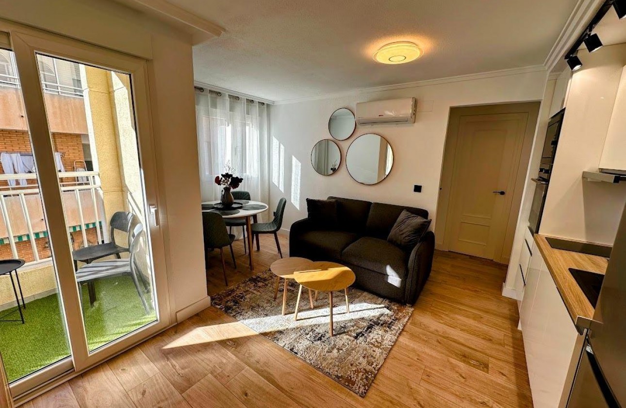 Resale - Apartment / flat - Torrevieja - Centro