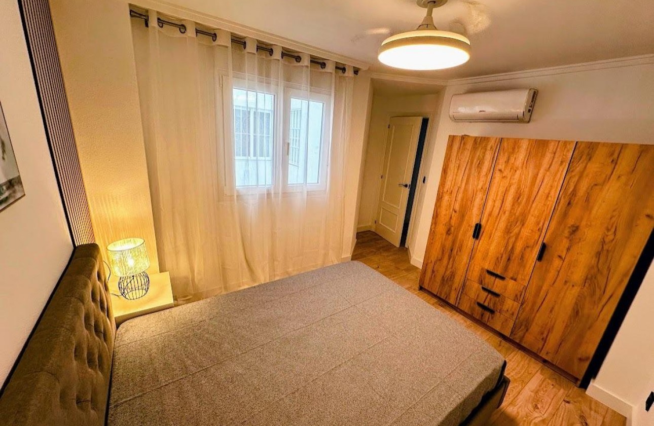 Resale - Apartment / flat - Torrevieja - Centro