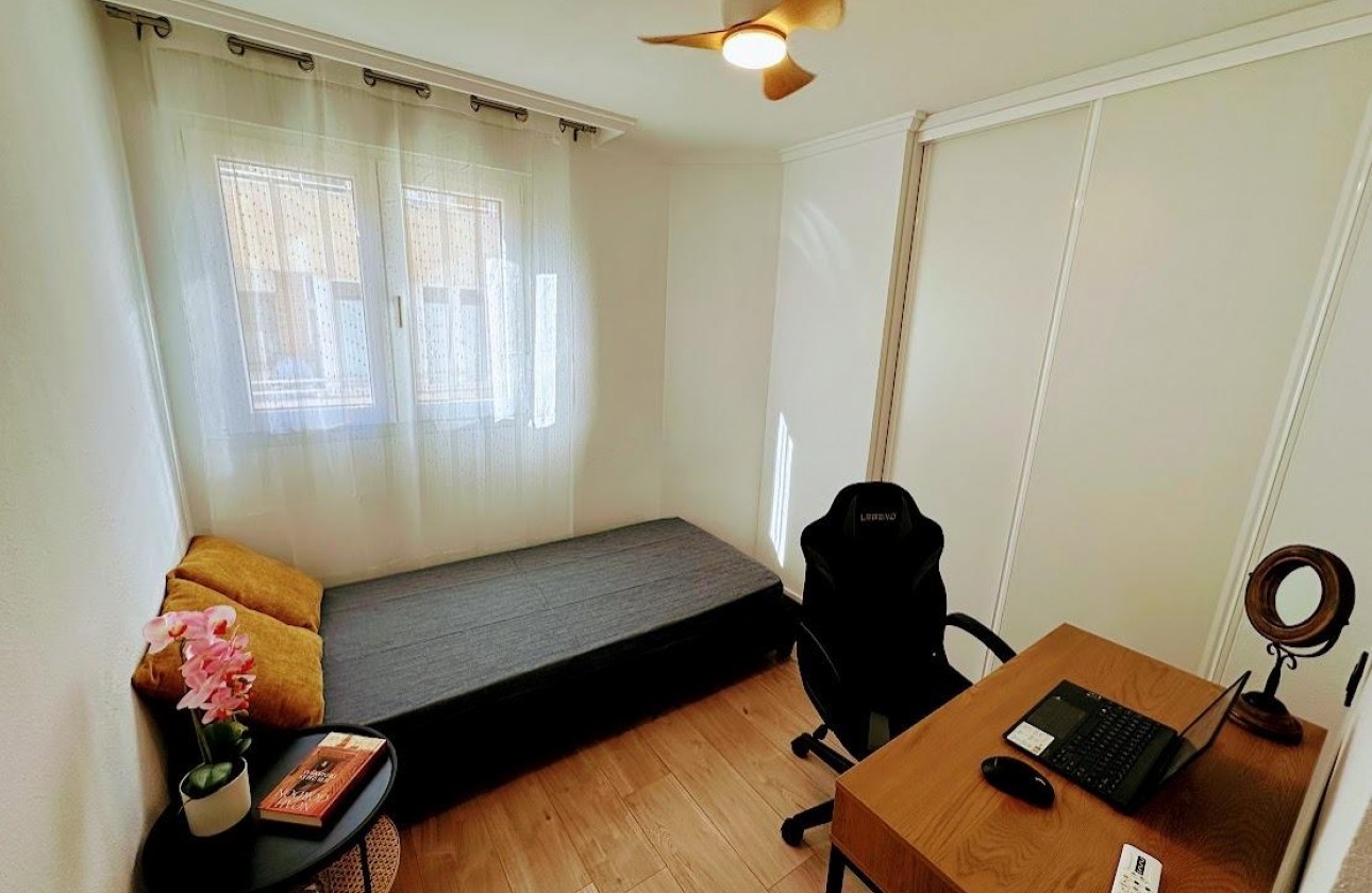 Resale - Apartment / flat - Torrevieja - Centro