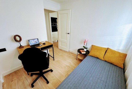 Resale - Apartment / flat - Torrevieja - Centro