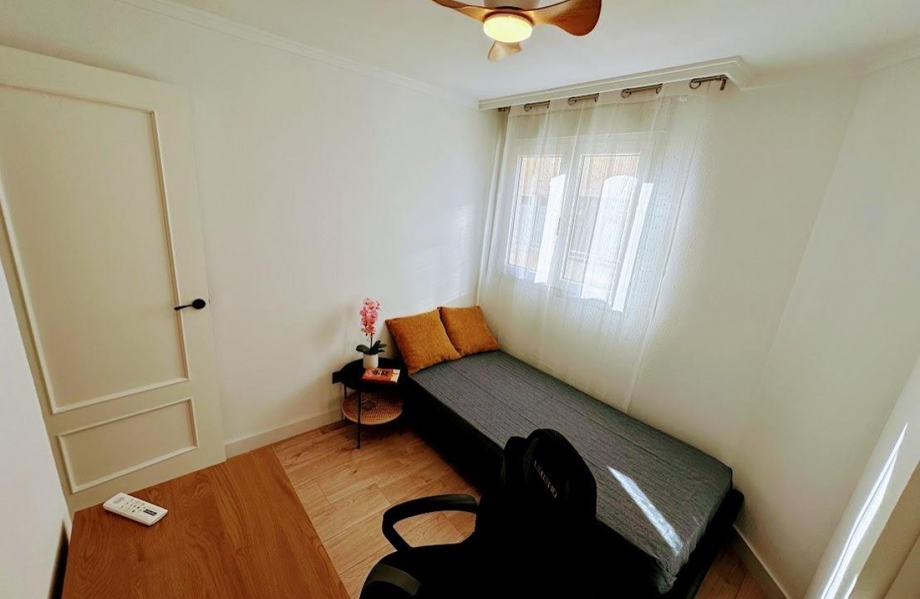 Resale - Apartment / flat - Torrevieja - Centro