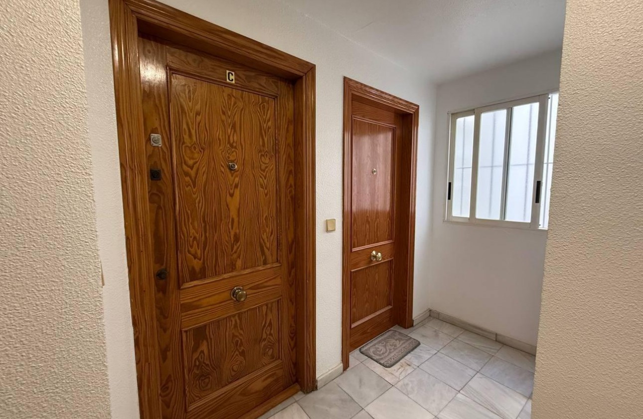 Resale - Apartment / flat - Torrevieja - Centro