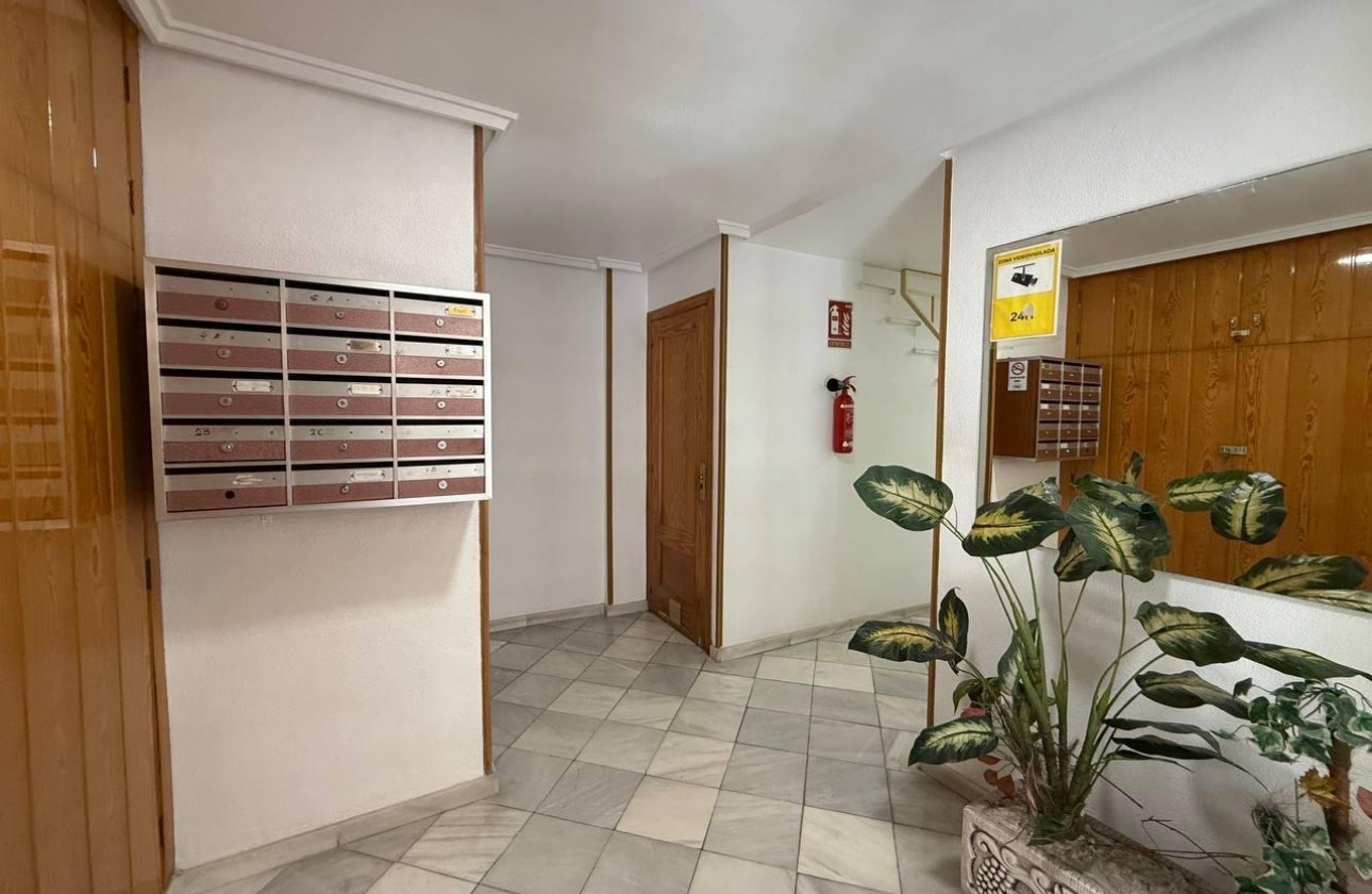 Resale - Apartment / flat - Torrevieja - Centro