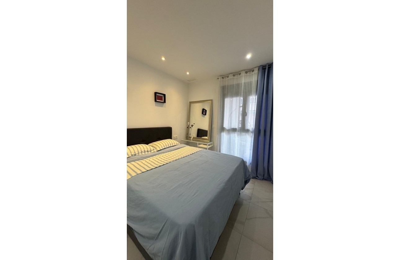 Resale - Apartment / flat - Torrevieja - Estacion de autobuses