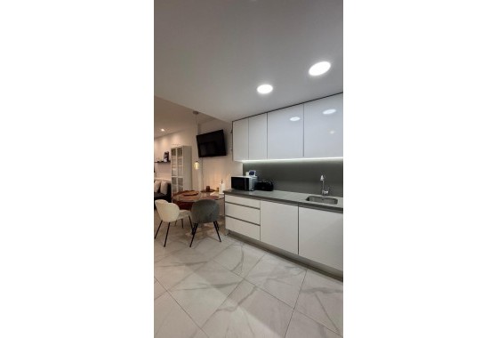 Resale - Apartment / flat - Torrevieja - Estacion de autobuses