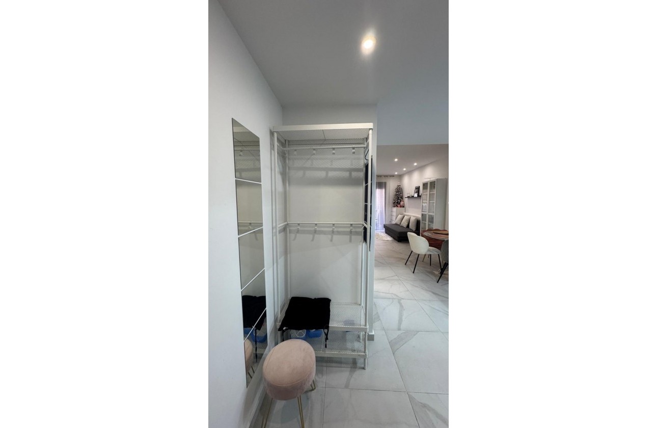 Resale - Apartment / flat - Torrevieja - Estacion de autobuses
