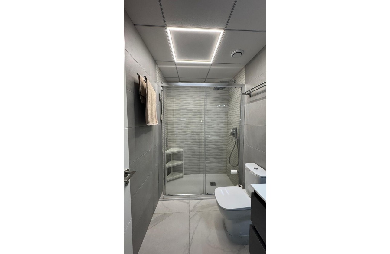 Resale - Apartment / flat - Torrevieja - Estacion de autobuses