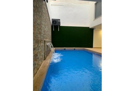 Resale - Apartment / flat - Torrevieja - Estacion de autobuses