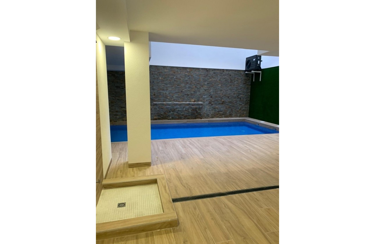 Resale - Apartment / flat - Torrevieja - Estacion de autobuses