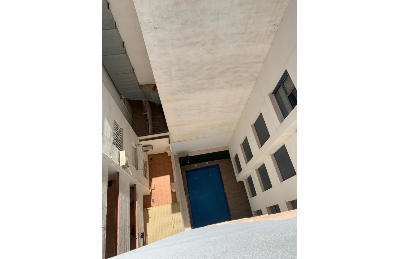 Resale - Apartment / flat - Torrevieja - Estacion de autobuses