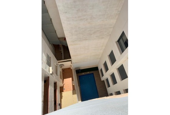 Resale - Apartment / flat - Torrevieja - Estacion de autobuses