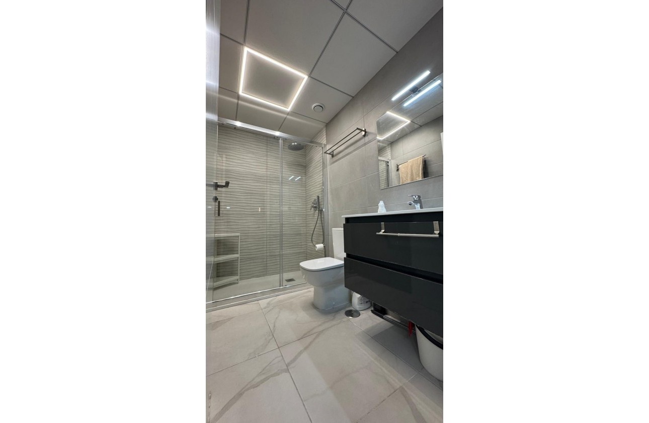 Resale - Apartment / flat - Torrevieja - Estacion de autobuses