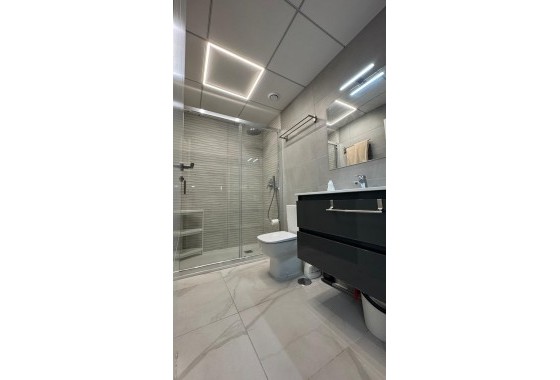 Resale - Apartment / flat - Torrevieja - Estacion de autobuses
