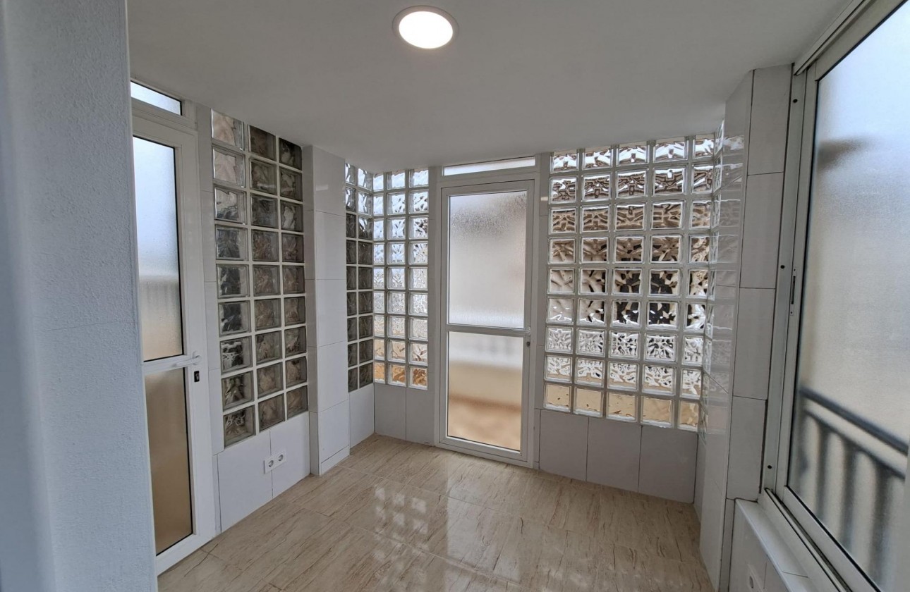Resale - Bungalow - Orihuela Costa - Punta Prima