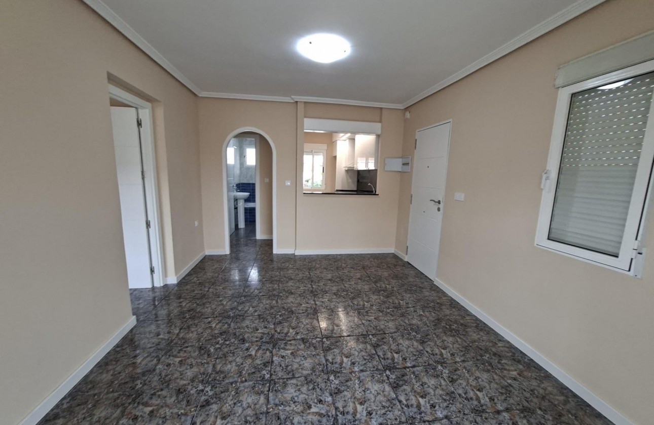 Resale - Bungalow - Orihuela Costa - Punta Prima