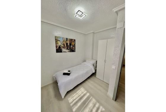 Resale - Apartment / flat - Torrevieja - Centro