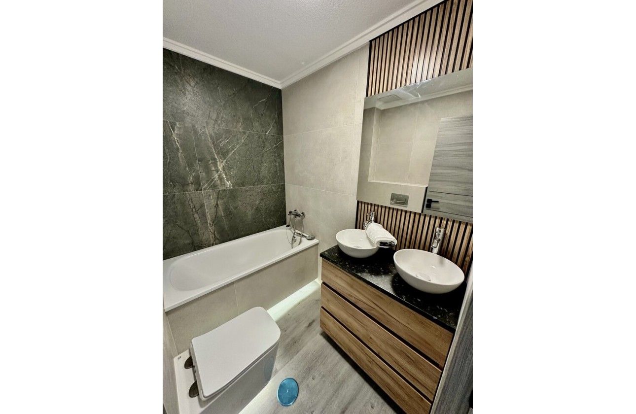 Resale - Apartment / flat - Torrevieja - Centro