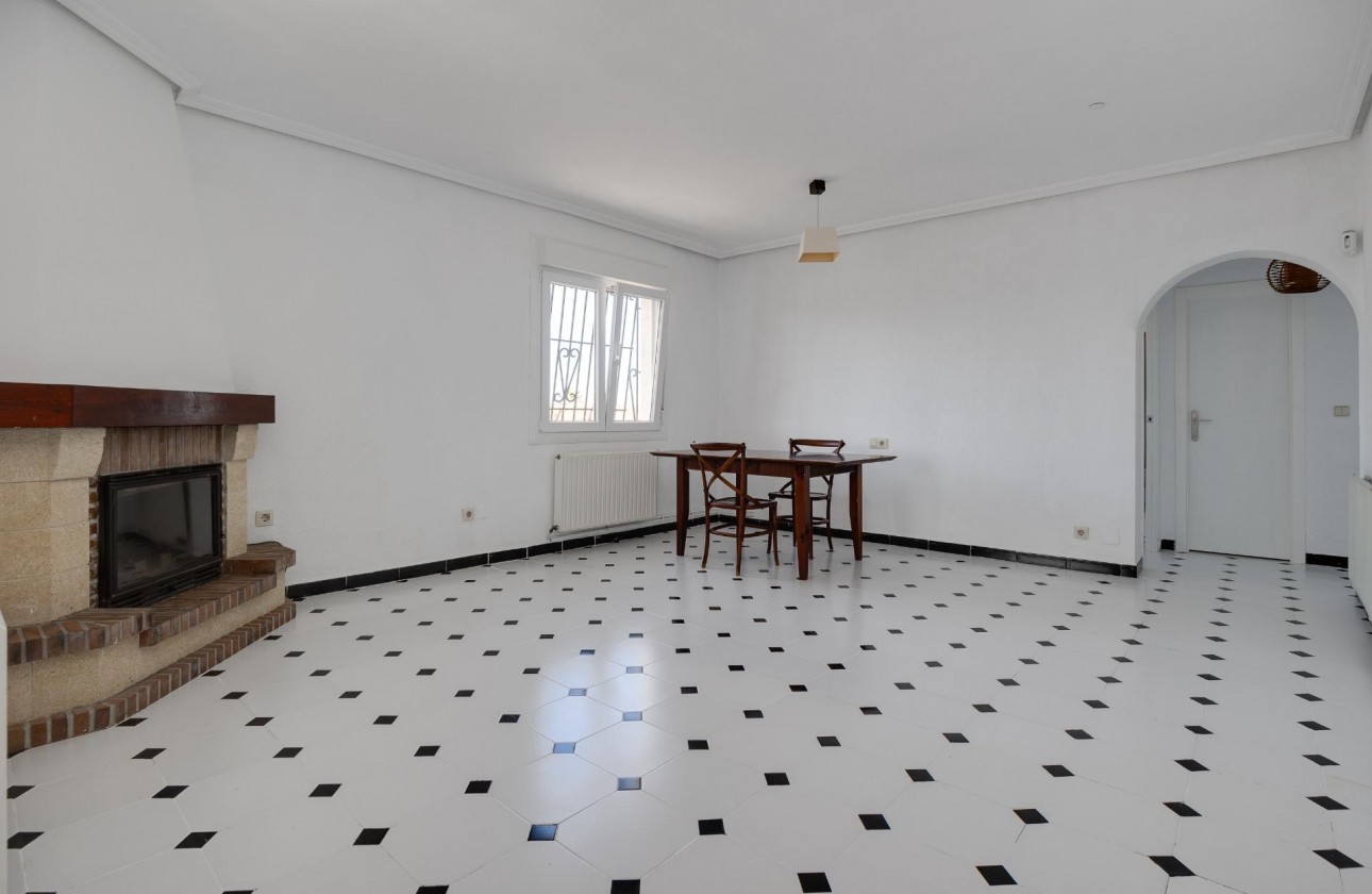 Resale - Villa - Torrevieja - La Siesta - El Salado - Torreta