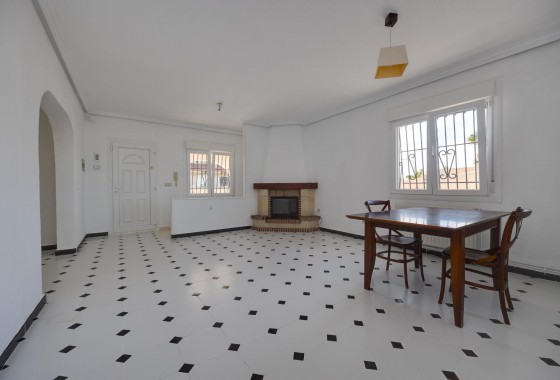 Resale - Villa - Torrevieja - La Siesta - El Salado - Torreta