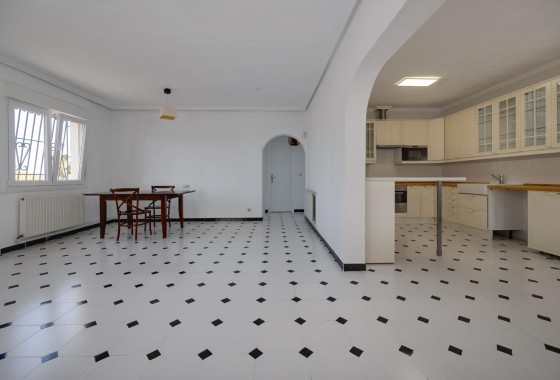Resale - Villa - Torrevieja - La Siesta - El Salado - Torreta