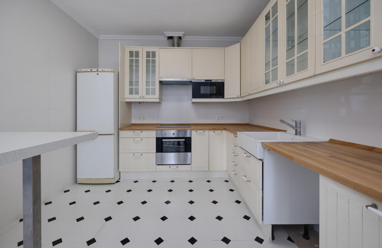 Resale - Villa - Torrevieja - La Siesta - El Salado - Torreta